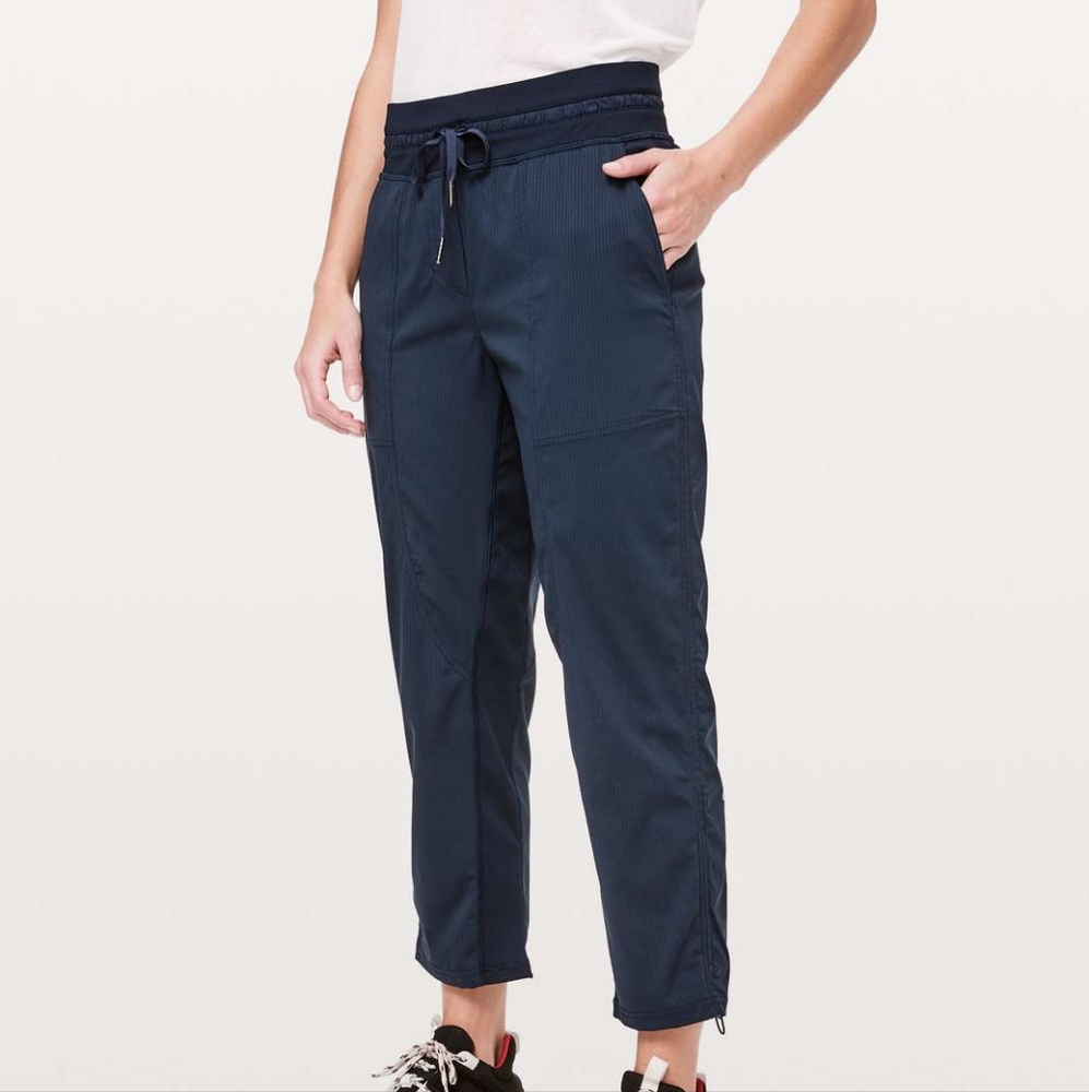 Lululemon Dance Studio Crop *25 in True Navy